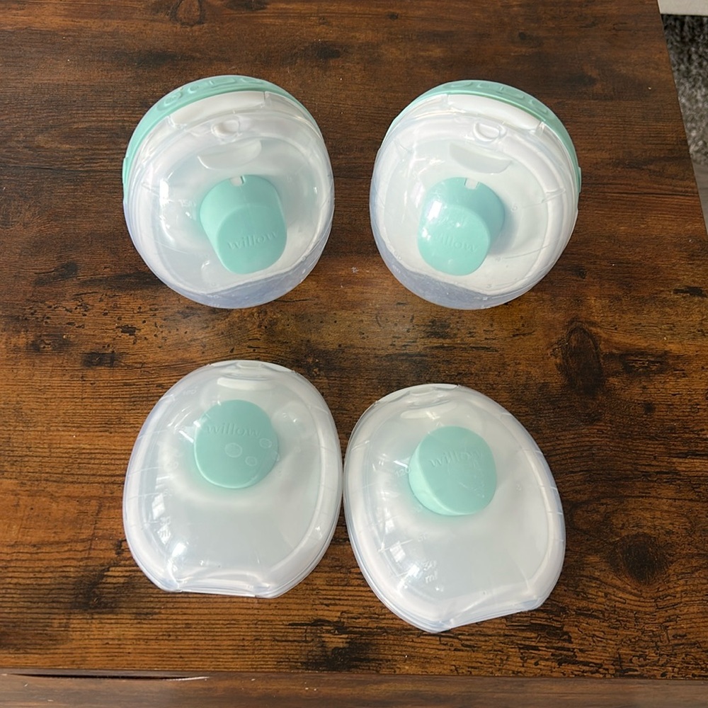 Willow go breast pump with extra set of collection cups